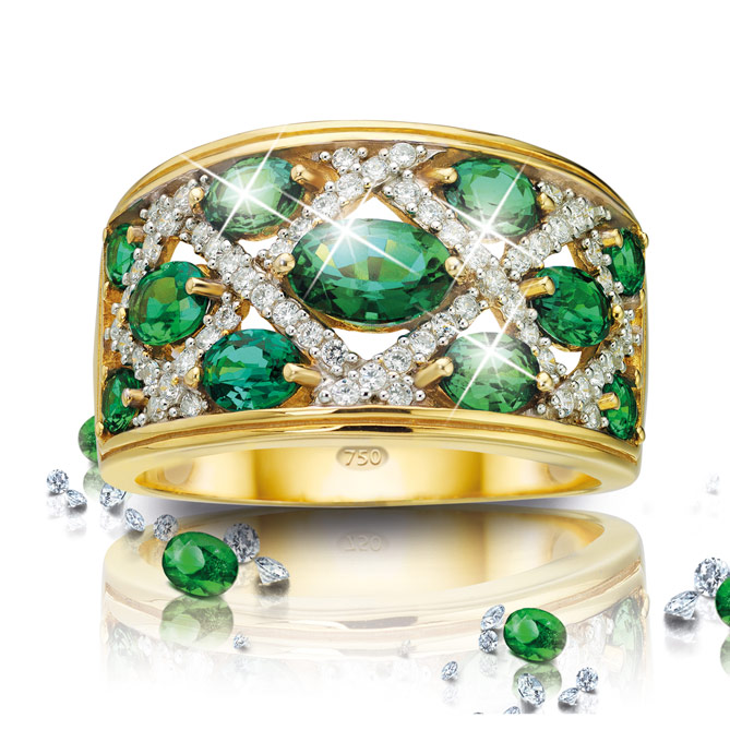 Anillo de Oro, Esmeraldas y Diamantes Royal Emeralds: Diamantes, talla clásica y engastados en pavé