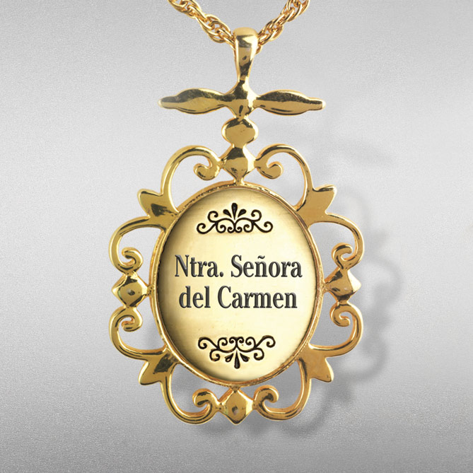 Medalla Ntra. Señora del Carmen: Leyenda en la parte posterior: Ntra. Señora del Carmen