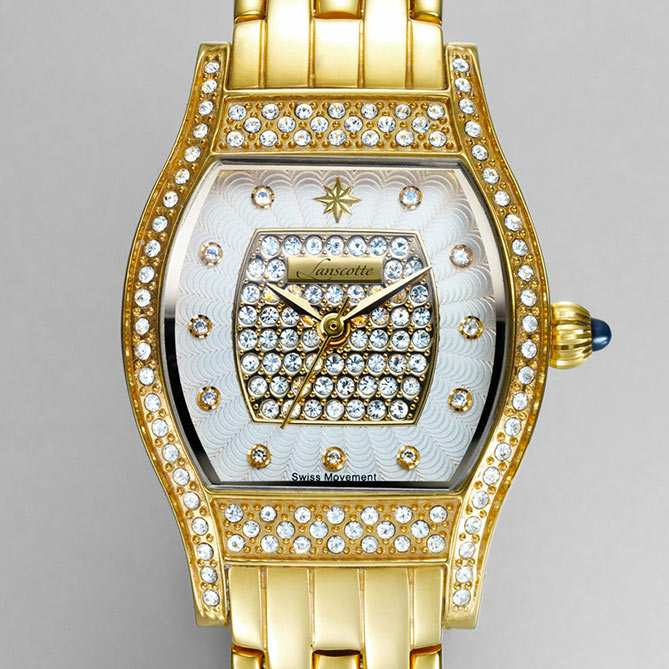 Reloj de oro de mujer Femenine: Numerales resaltados con 11 diamantes.