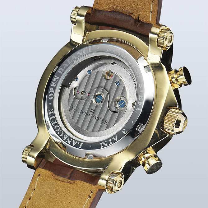 Reloj automático de Acero, Fibra de Carbono y Oro, Ocean Balance: Trasera con movimiento a la vista y exclusivo rotor grabado con el logotipo de la firma suiza Lanscotte.